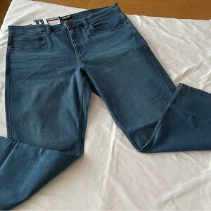 Kirkland NWT Signature Men's Straight Fit Jeans, Medium Wash Blue, 38x30